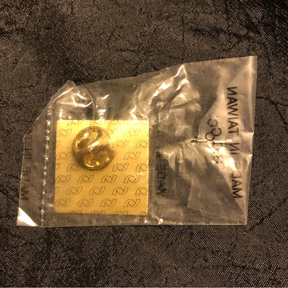 Vintage 1995 RCA Cale Yarborough Racing Jeremy Mayfield #98 NASCAR Pinback Pin - Picture 3 of 7